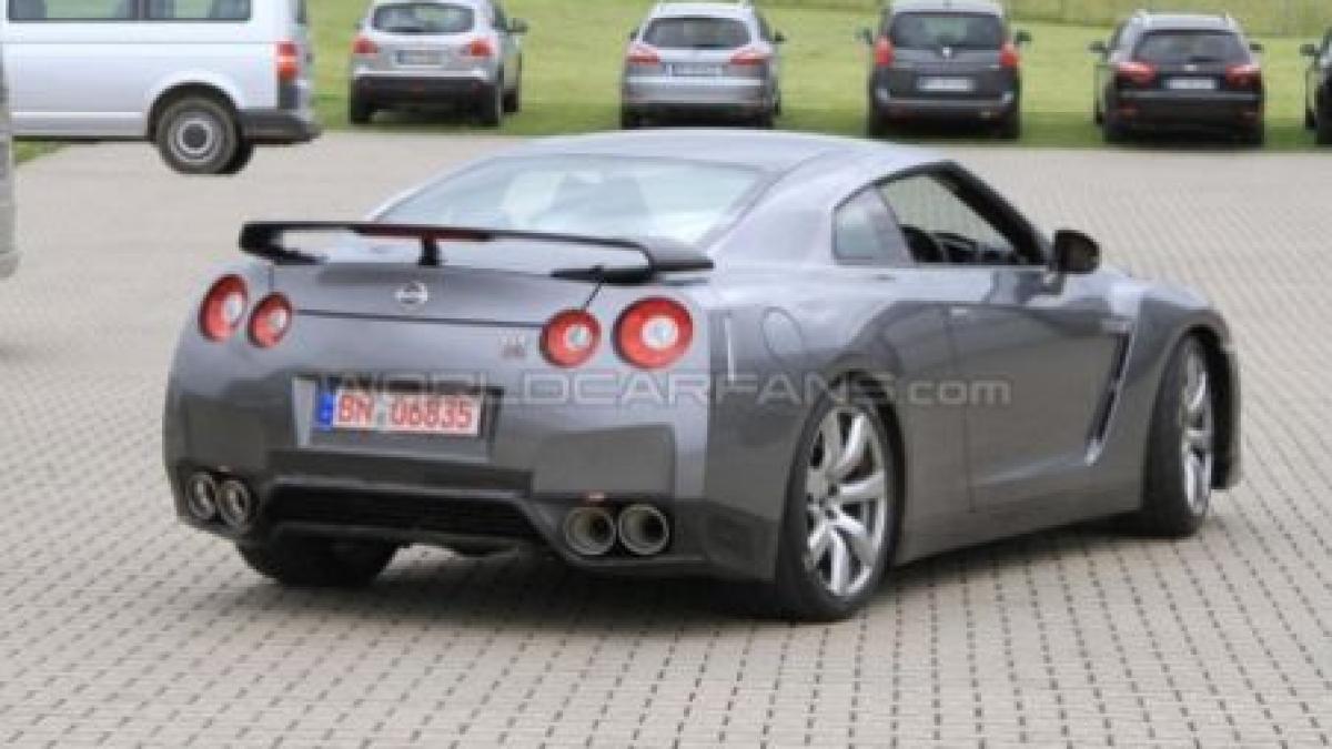 Nissan GT-R 2012, în fotografii spion fără prea mult camuflaj (FOTO)