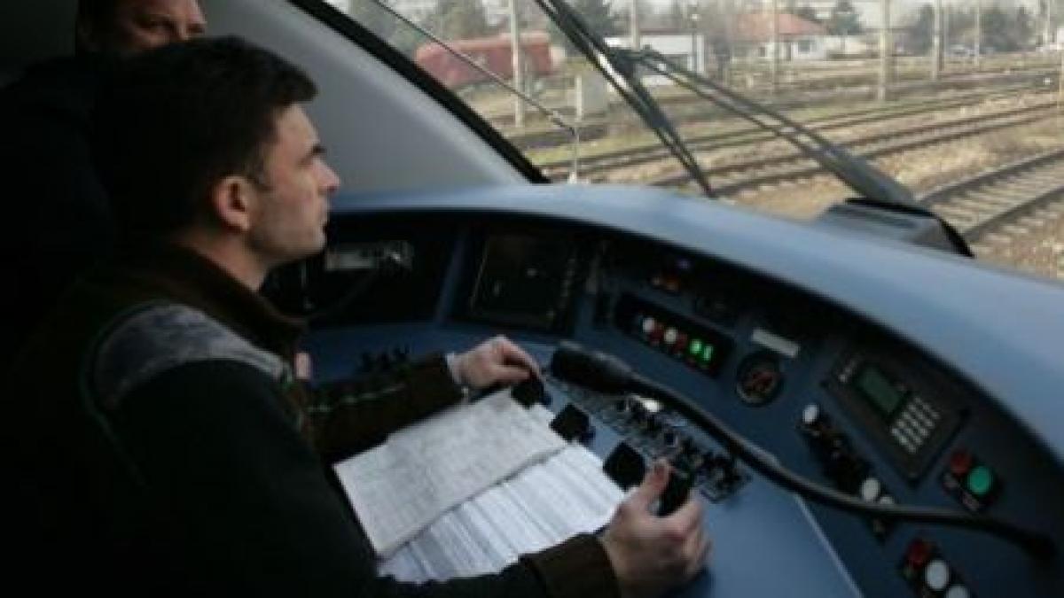 Tren internaţional, blocat în judeţul Arad după ce un copac a căzut peste locomotivă