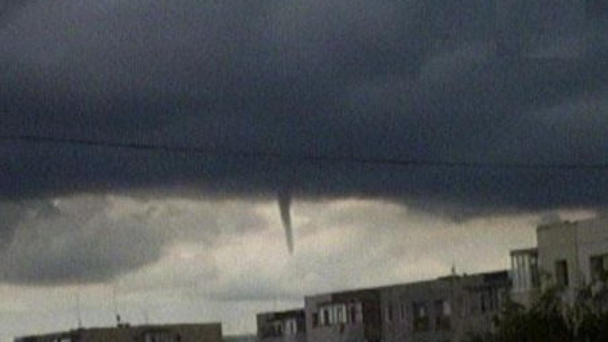 Tornadă deasupra unei comune din Prahova (VIDEO)