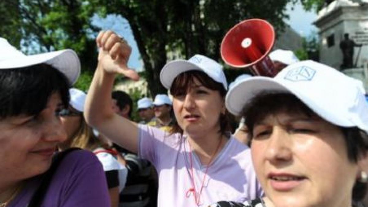 Protest la Cotroceni: Sindicaliştii îi cer preşedintelui să nu promulge legile de austeritate (VIDEO)