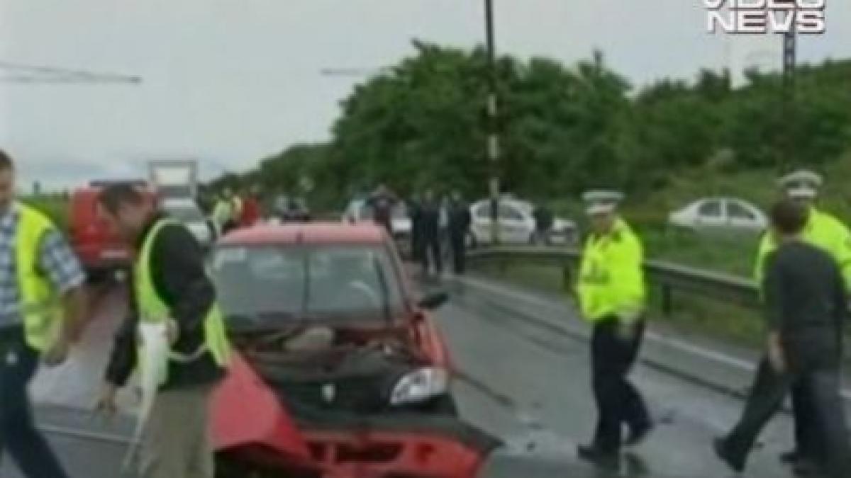 Hunedoara. Coliziune fatală între două maşini, soldată cu un mort şi nouă răniţi (VIDEO)