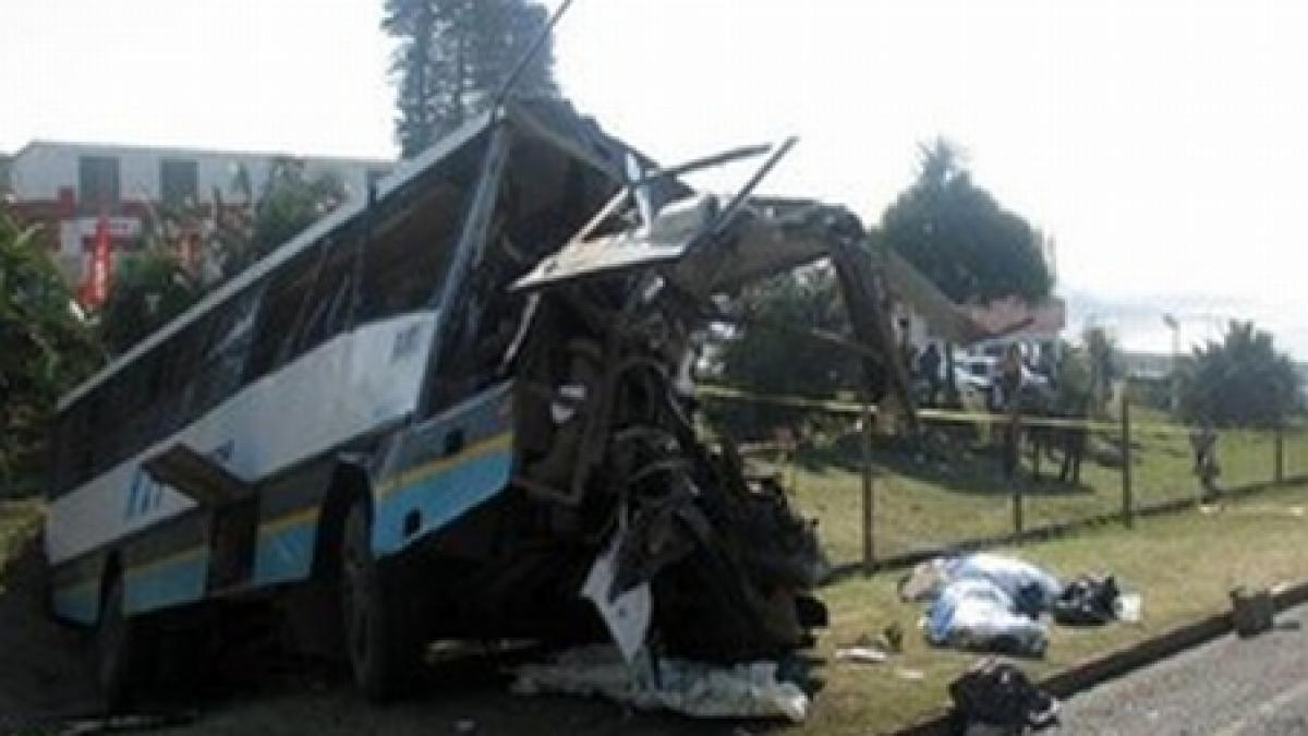 Bolivia. 25 de morţi, după ce un autocar a căzut de pe un pod