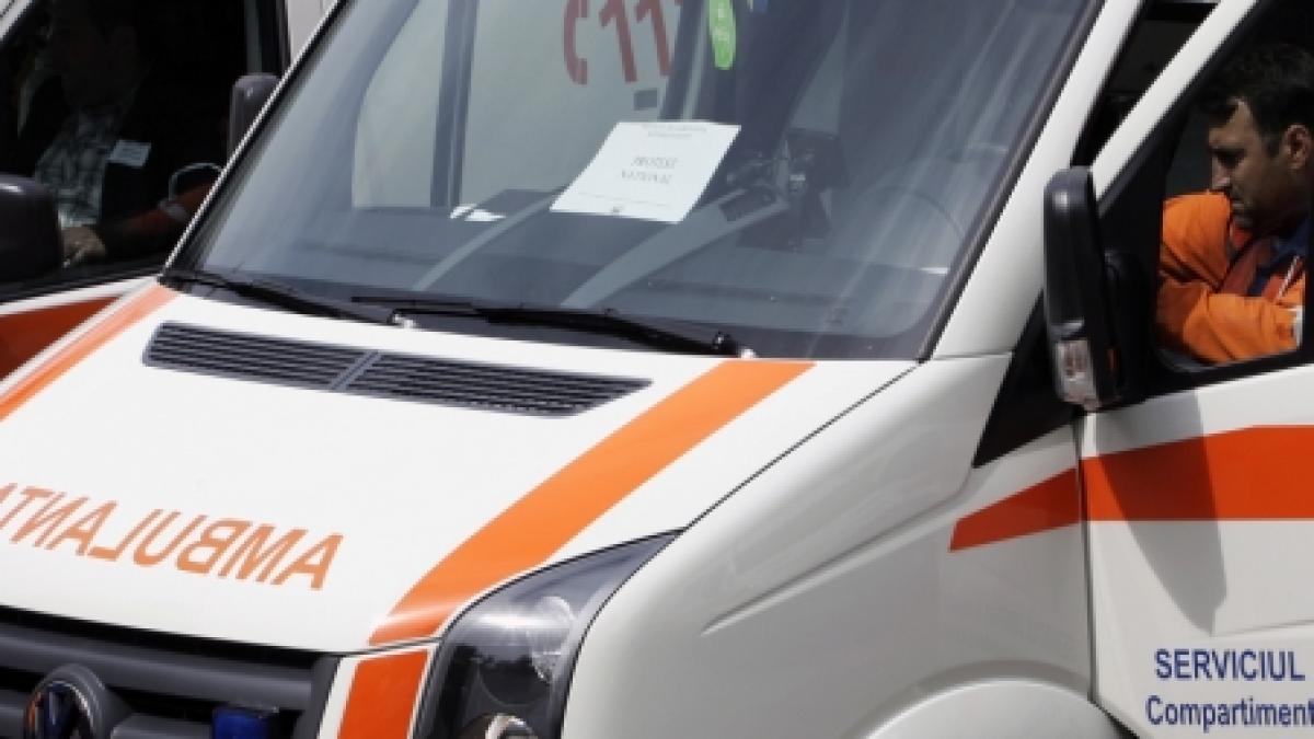 Infotrafic. Cinci morţi, în urma accidentelor de luni. La Craiova, un şofer a intrat cu maşina într-o covrigărie