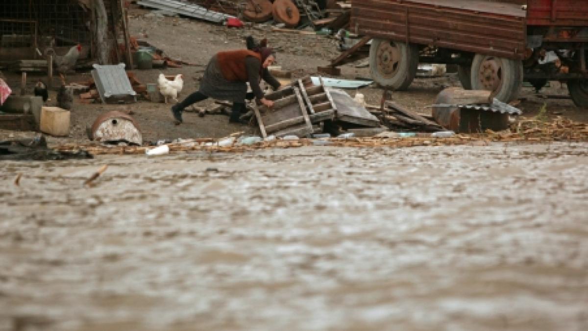 România, la cheremul ploilor: Inundaţiile din ţară, pe videonews.ro (VIDEO) 