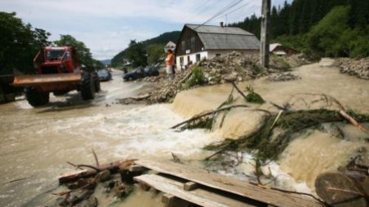 Stare de alertă în judeţele Iaşi, Neamţ şi Suceava, din cauza inundaţiilor (VIDEO)