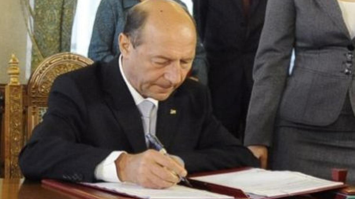 Traian Băsescu a promulgat Legile austerităţii