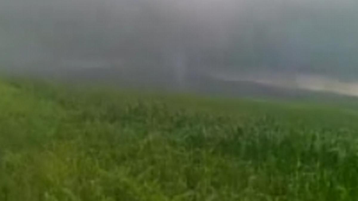 Tornadă filmată în zona localităţii Dorohoi (VIDEO)