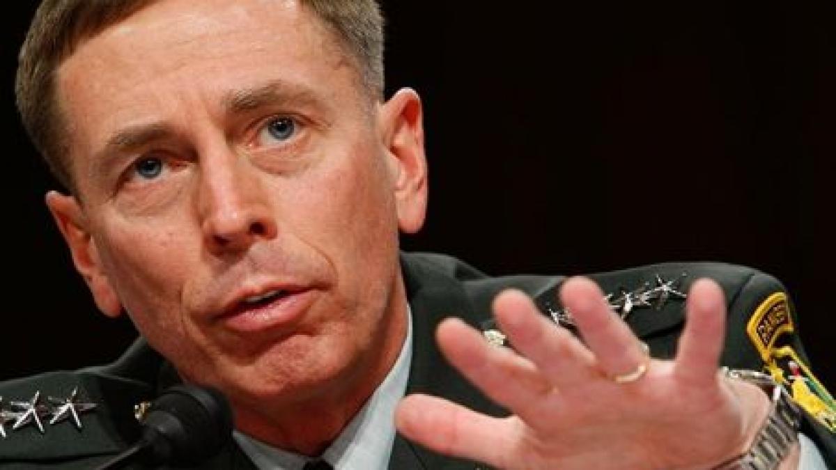 Noul comandant al trupelor NATO din Afganisten este generalul David Petraeus