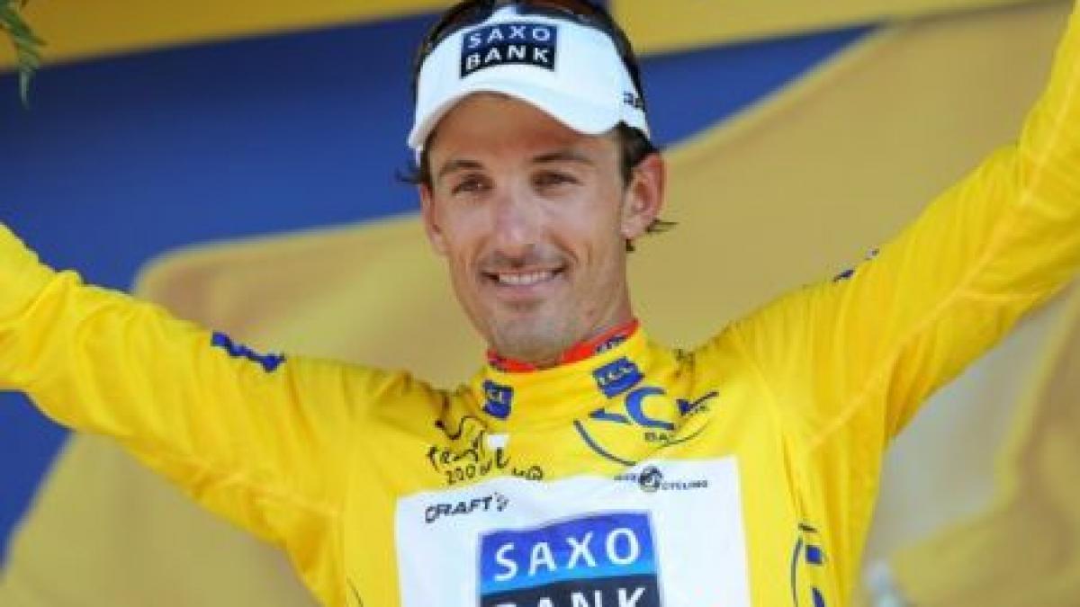 O imagine familiară în Turul Franţei: Cancellara câştigă prologul şi preia tricoul galben