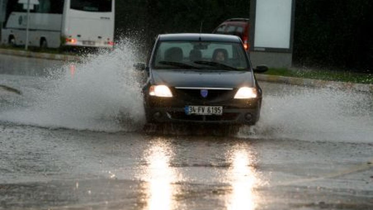 Atenţionare imediată de ploi şi furtună pentru municipiul Buzău 