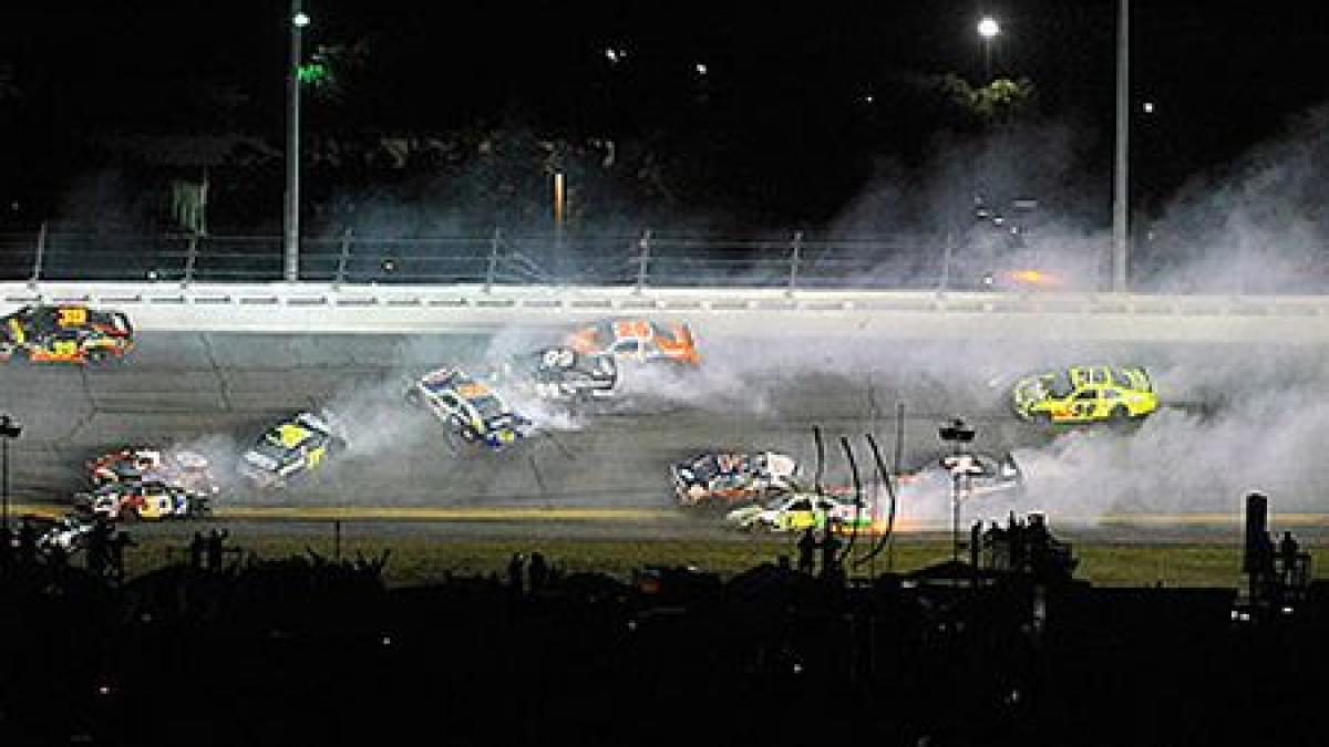 Lanţ nebun de accidente în NASCAR, la Daytona Beach (VIDEO)