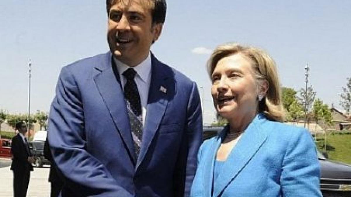 Clinton sprijină Georgia şi critică ?ocupaţia? rusă