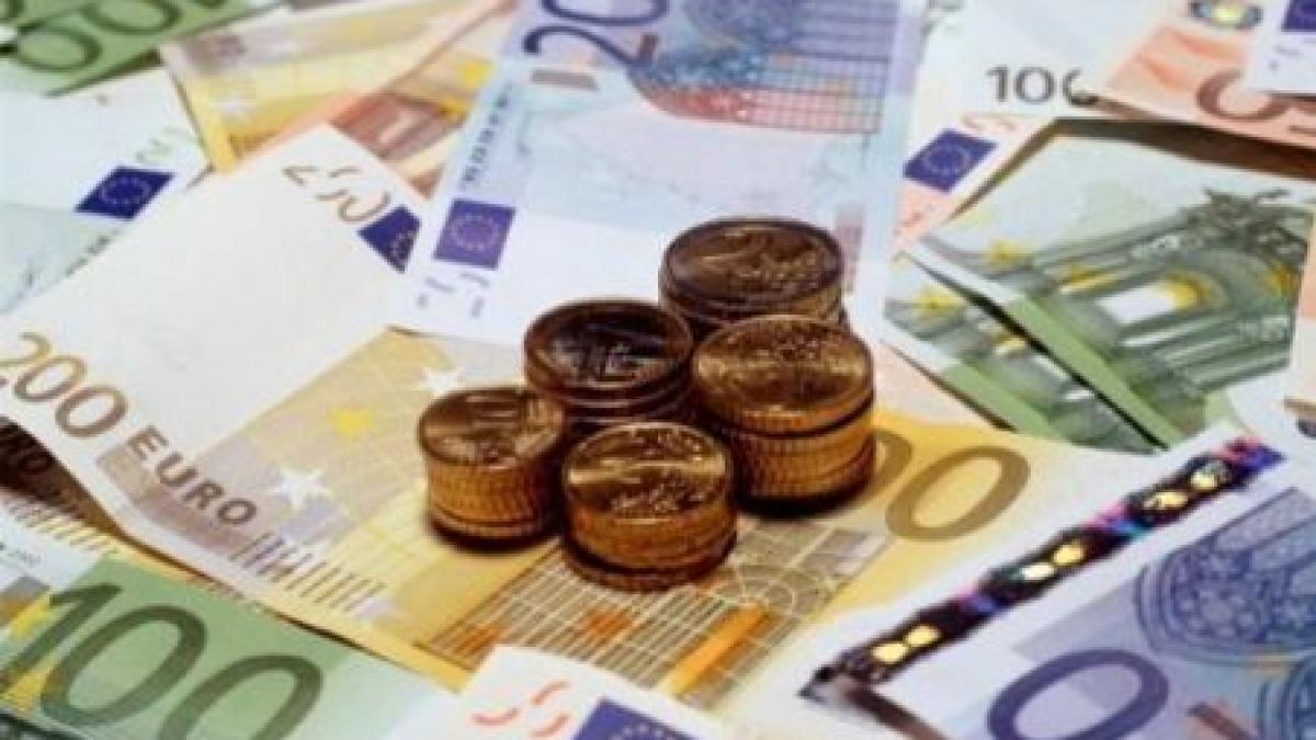 Leul a înregistrat o nouă creştere uşoară în raport cu euro. Vezi cursul BNR