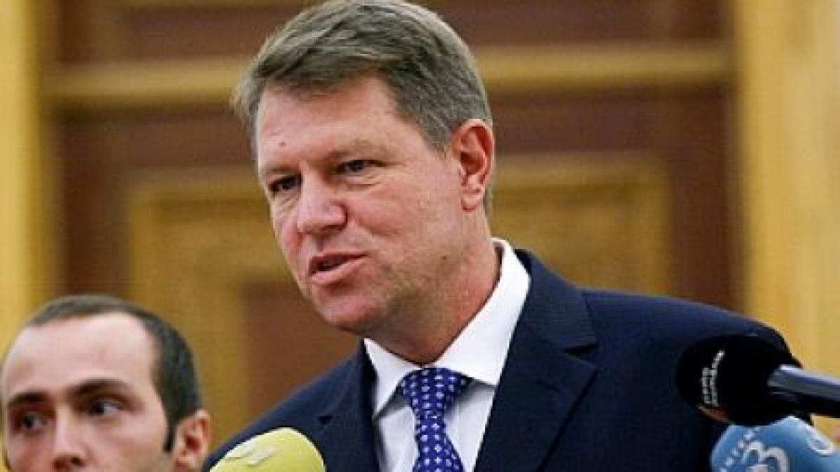 Iohannis: Premierul Emil Boc este "pur şi simplu depăşit de situaţie"