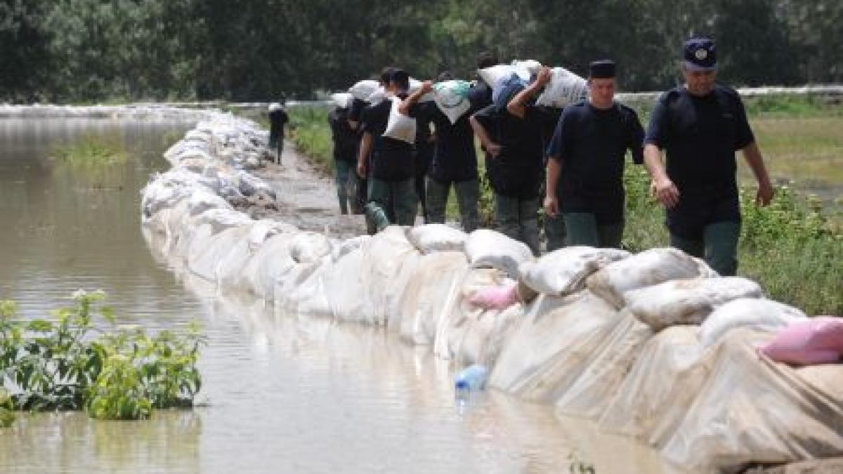 Dig rupt în Gârliciu, judeţul Constanţa. Localnicii sunt evacuaţi