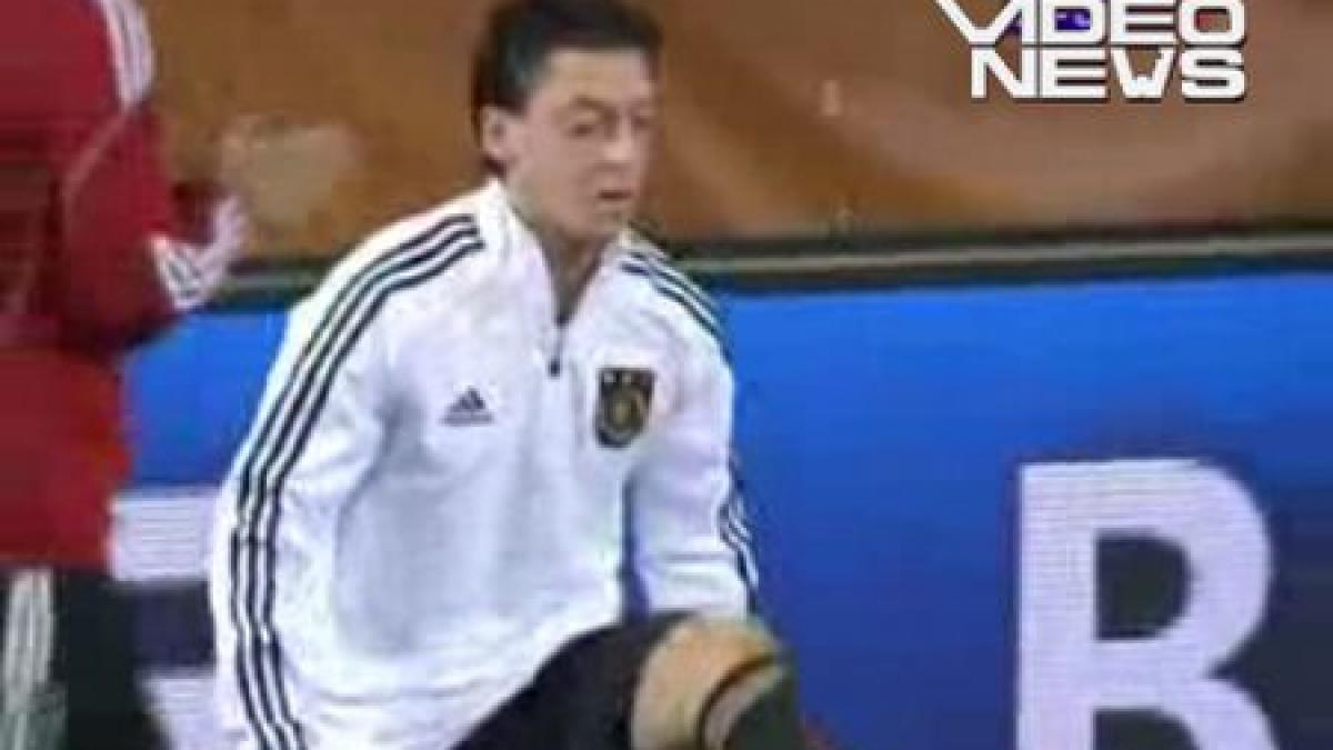 Cine are nevoie de minge? Ozil jonglează cu guma de mestecat (VIDEO)