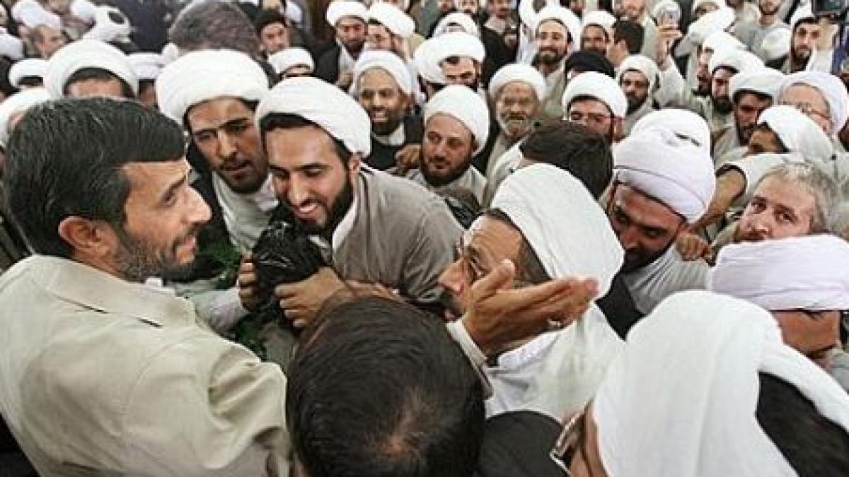 Iran: Preoţii vor combate în şcoli ?aroganţa? Occidentului şi influenţa opoziţiei