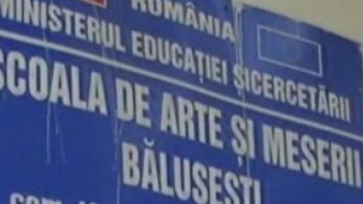 Directoarea unei şcoli a falsificat fişele de înscriere ale elevilor ca să poată forma clasa a IX-a (VIDEO)