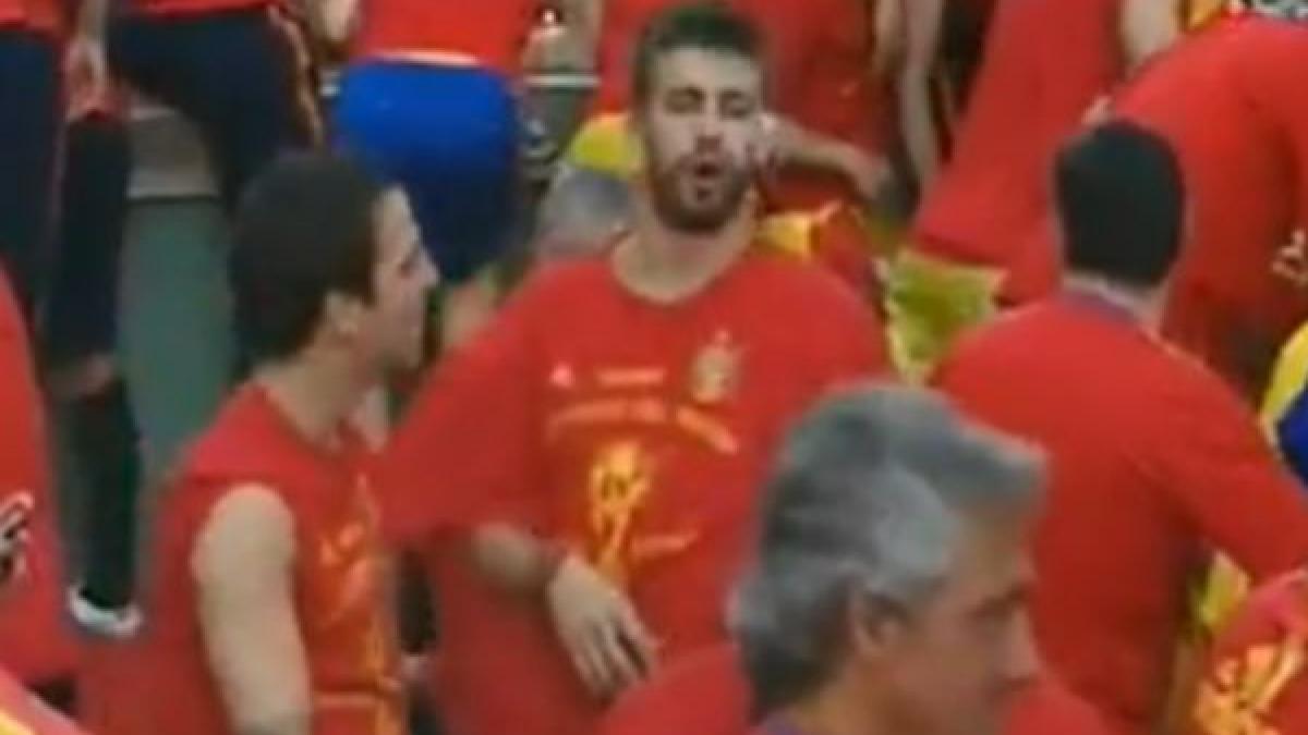 Glumă de campion mondial: Pique l-a scuipat pe fostul preşedinte al Valenciei (VIDEO)