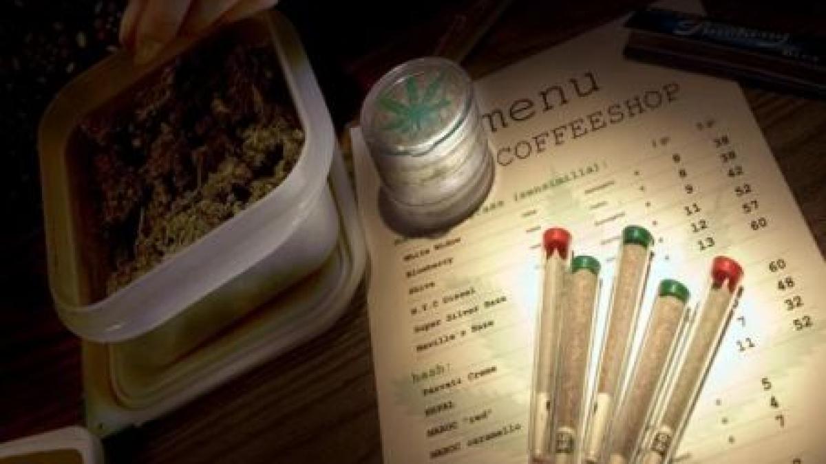 Olandezii pot interzice accesul străinilor în coffeeshop-uri