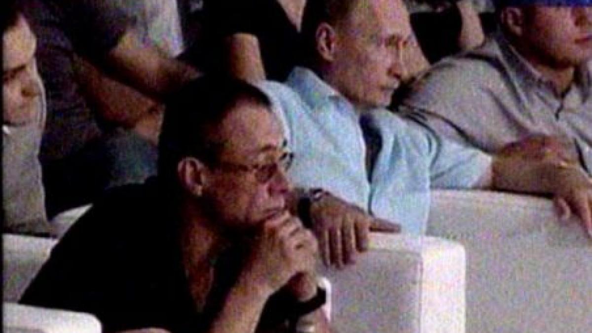 Vladimir Putin şi Jean Claude Van Damme au văzut împreună un meci de Ultimate Fighting (VIDEO)