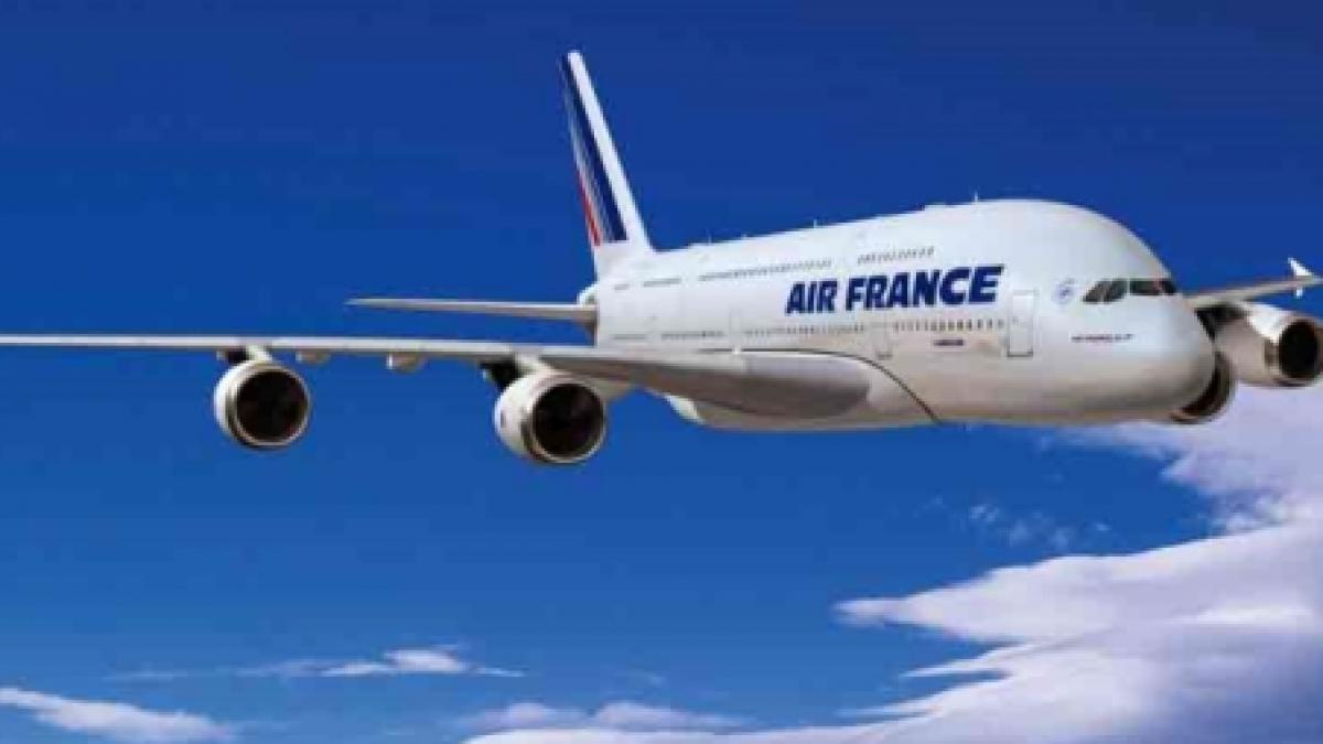 Stewardesă a Air France arestată pentru furt din bagajele pasagerilor