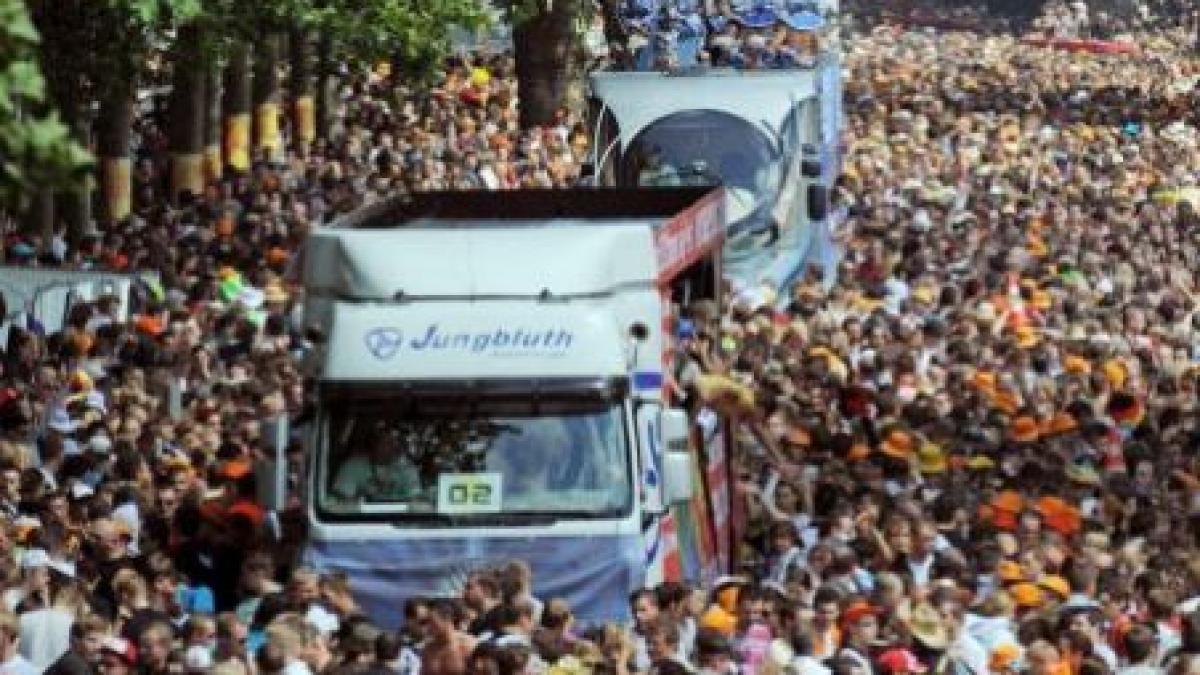 Cel puţin 15 morţi, într-o busculadă la Love Parade, din Duisburg