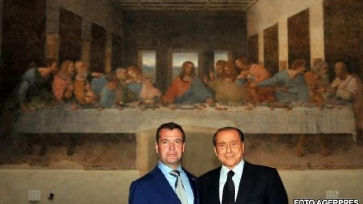 Berlusconi încalcă regula "fără fotografii" în faţa "Cinei cea de Taină"