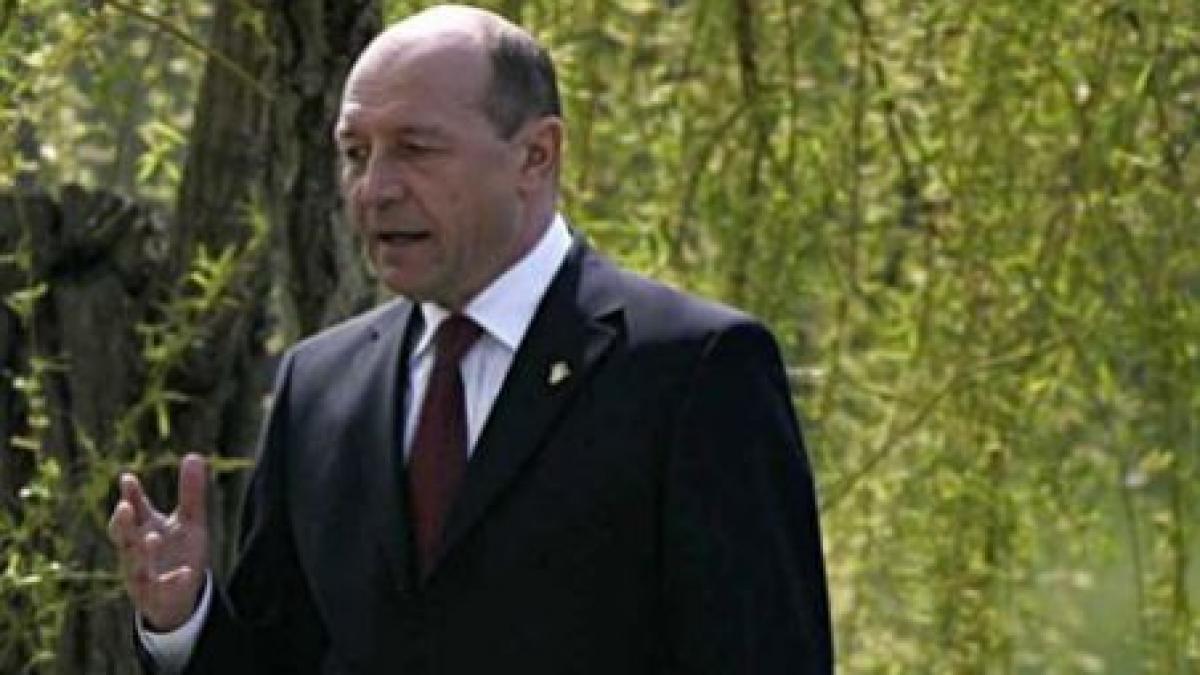 Traian Băsescu e nemulţumit de frunza din noul brand şi vrea îmbunătăţiri
