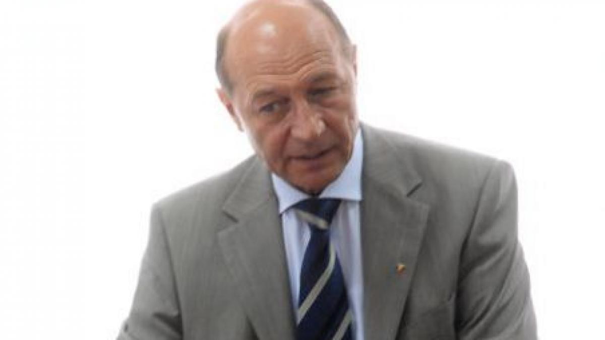 Băsescu: Mi-au pus un tampon cu rivanol în ureche. Trebuia să ştie naţiunea?