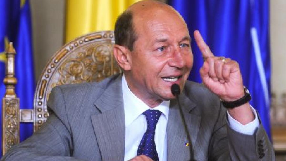 Băsescu, unui profesor debutant: "Îi doresc ca peste 30 de ani să aibă salariul de 6000 lei"