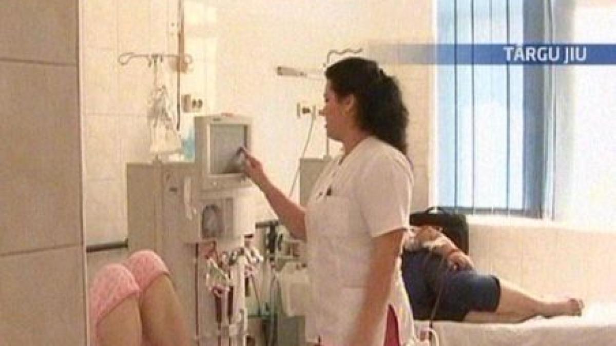 Medicii şi asistentele pleacă masiv în străinătate, după ce le-au fost micşorate salariile cu 25%