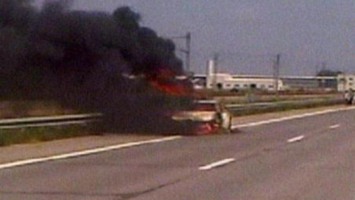 Un BMW a ars vineri pe Autostrada Soarelui (VIDEO)