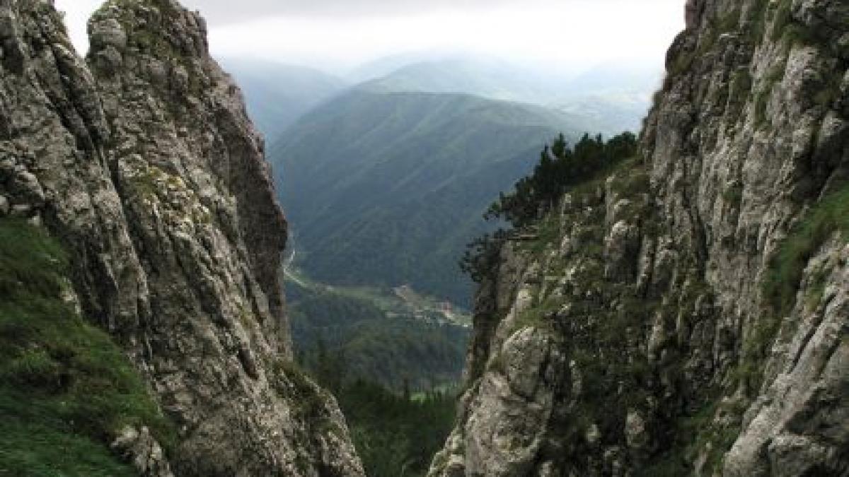 Cinci alpinişti blocaţi în Piatra Craiului au fost salvaţi