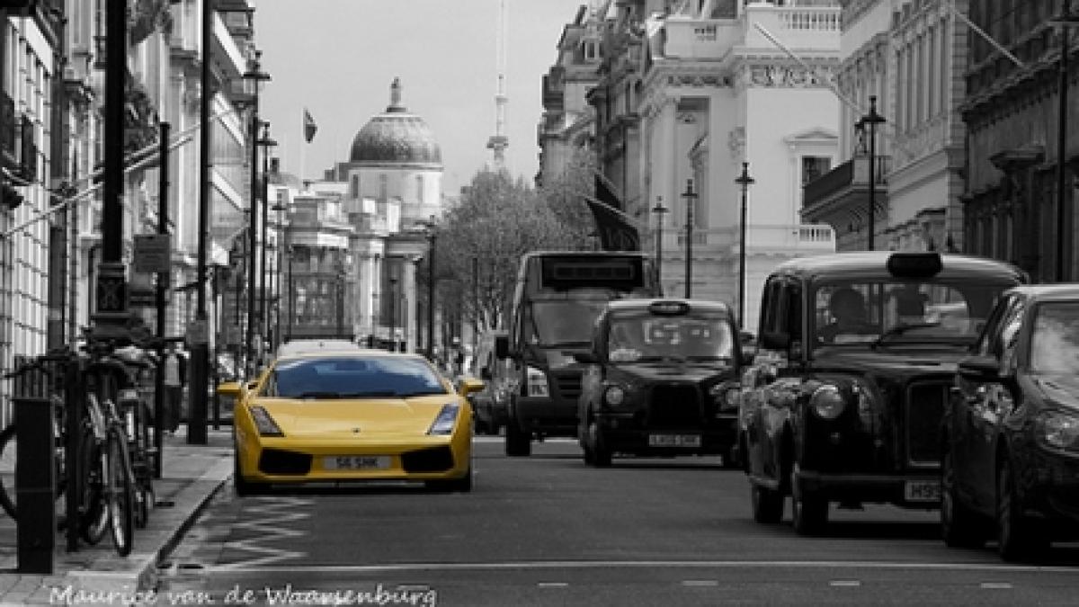 Doi arabi înstăriţi, arestaţi la Londra după ce au lovit patru automobile cu un Lamborghini