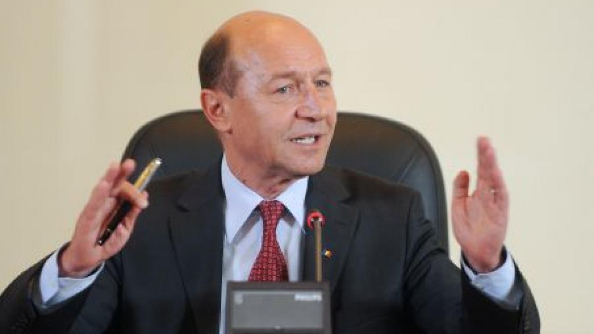 Băsescu supărat pe contabila de la Cotroceni că nu i-a virat salariul în fondul de donaţii