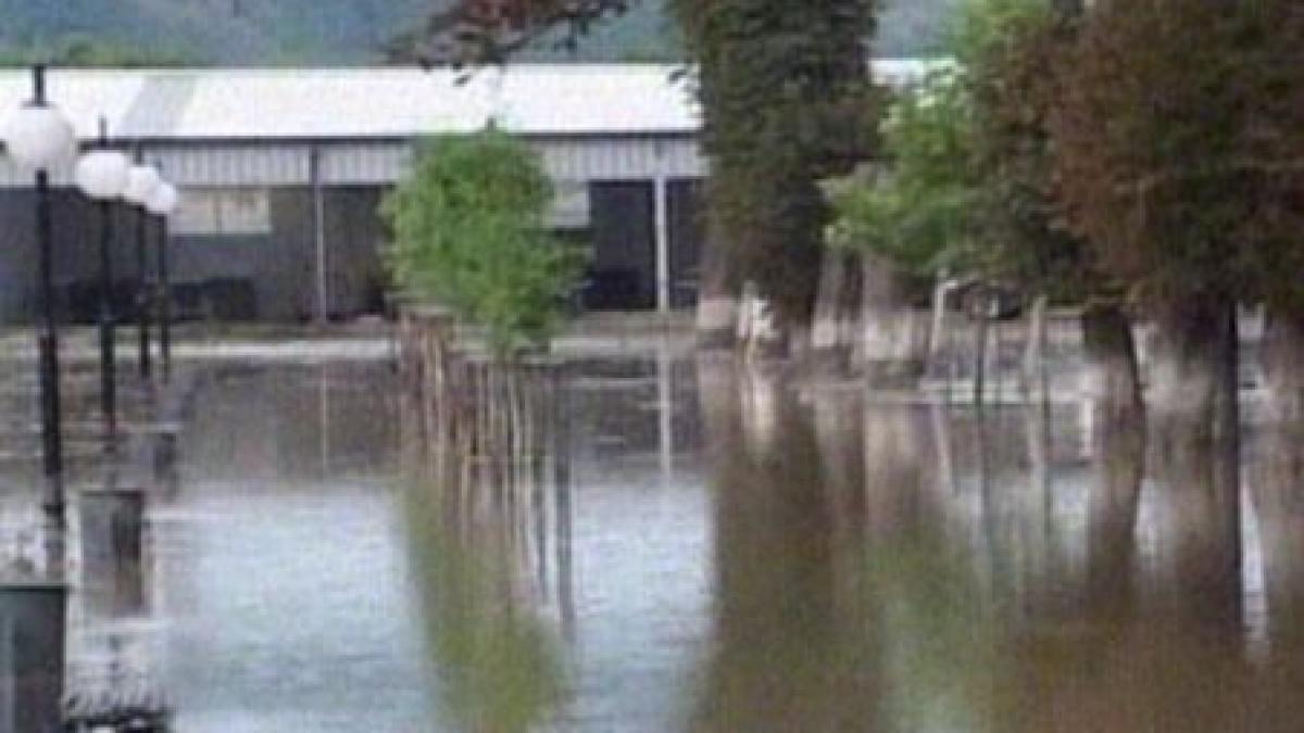 Inundaţii în Harghita. 16 oameni au fost evacuaţi