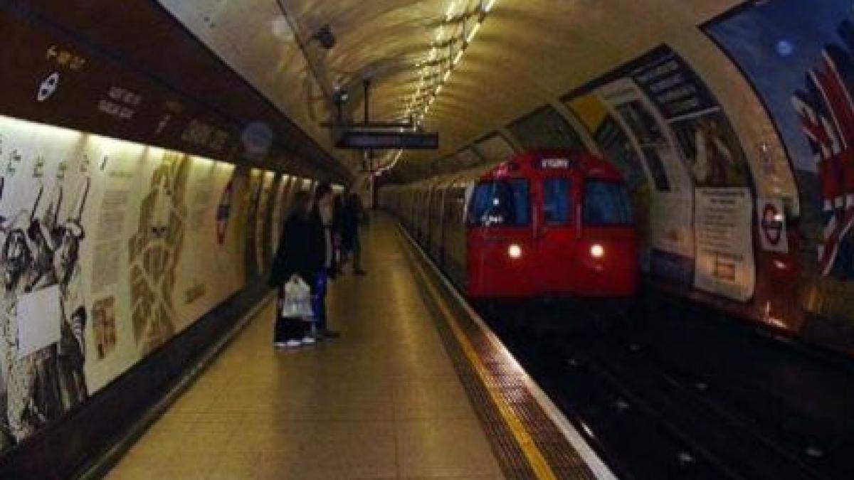 Marea Britanie. Un tren defect a mers fără oprire 13 minute, perturbând traficul metroului londonez