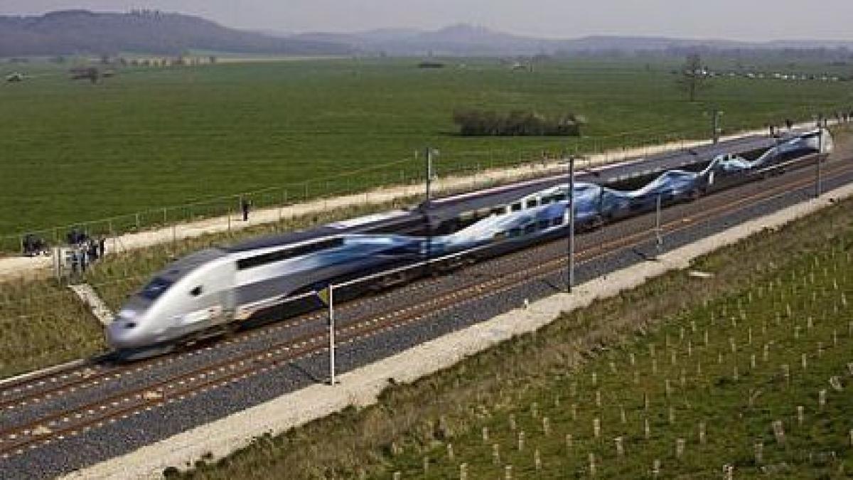 Germania. 15 răniţi după ce un TGV s-a ciocnit cu un camion şi a deraiat