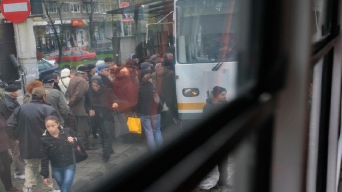 Două tramvaie s-au ciocnit la Arad. Trei persoane, rănite uşor (VIDEO)