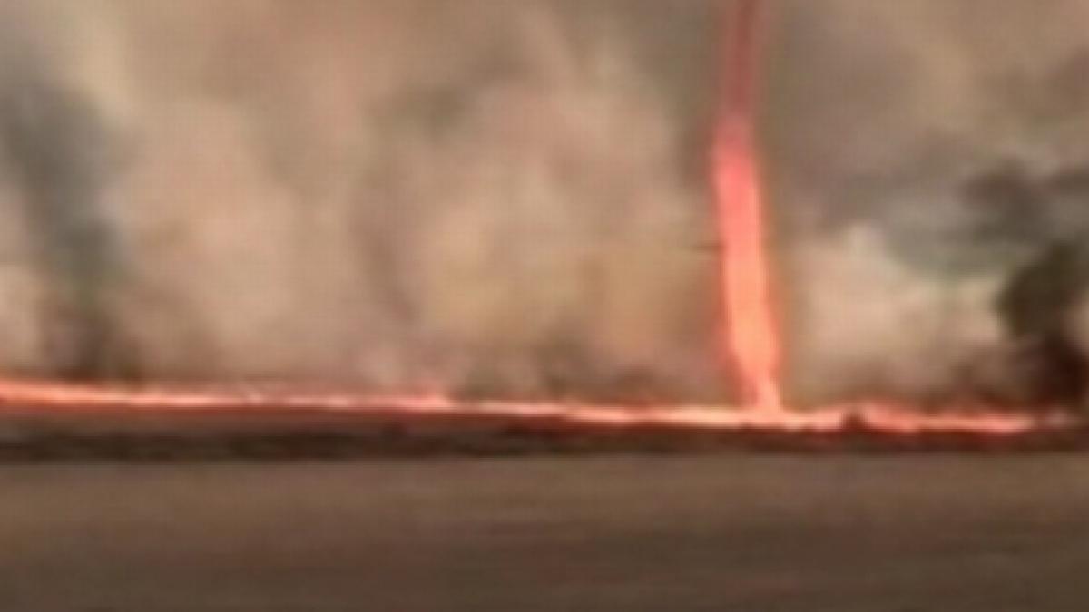 Fenomen rar: Tornadă de foc, filmată în Brazilia (VIDEO)