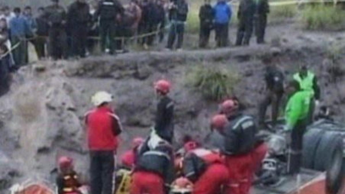 Catastrofă rutieră în Ecuador: 42 de morţi, după ce un autobuz s-a prăbuşit într-o prăpastie (VIDEO)