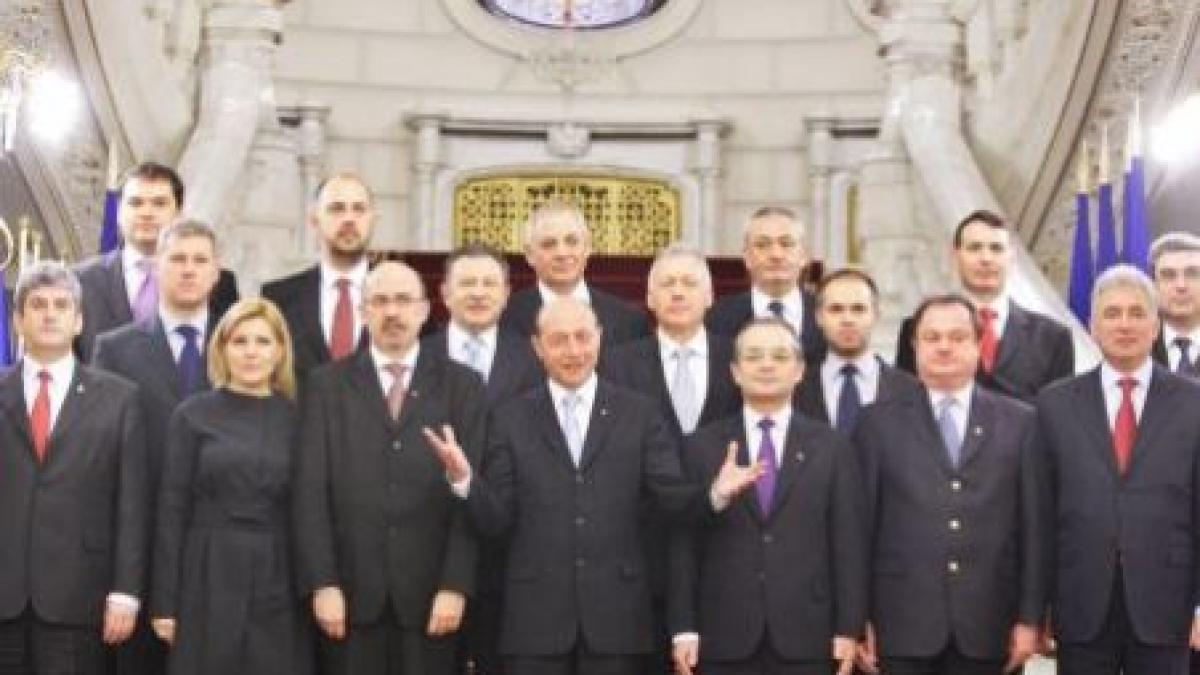 Guvernul Boc, în pragul remanierii: Mai mulţi parlamentari i-au cerut premierului să depună mandatul
