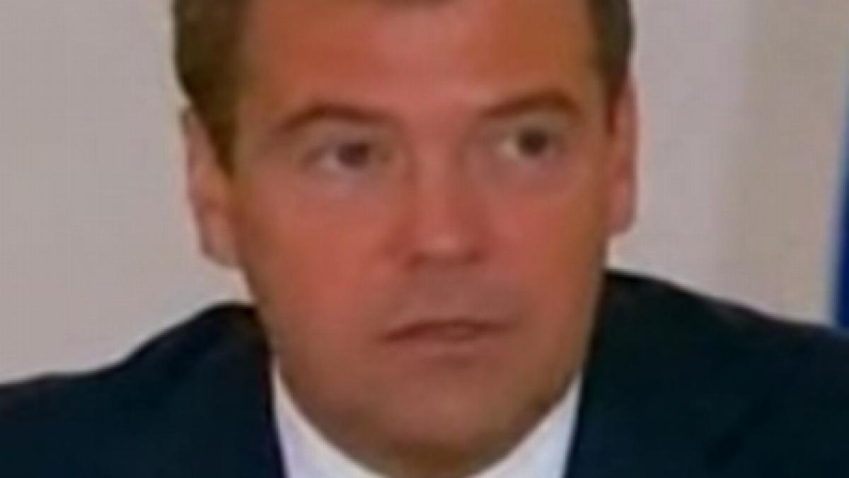 Medvedev a criticat un politician rus care scria pe Twitter în timpul şedinţei de guvern (VIDEO)