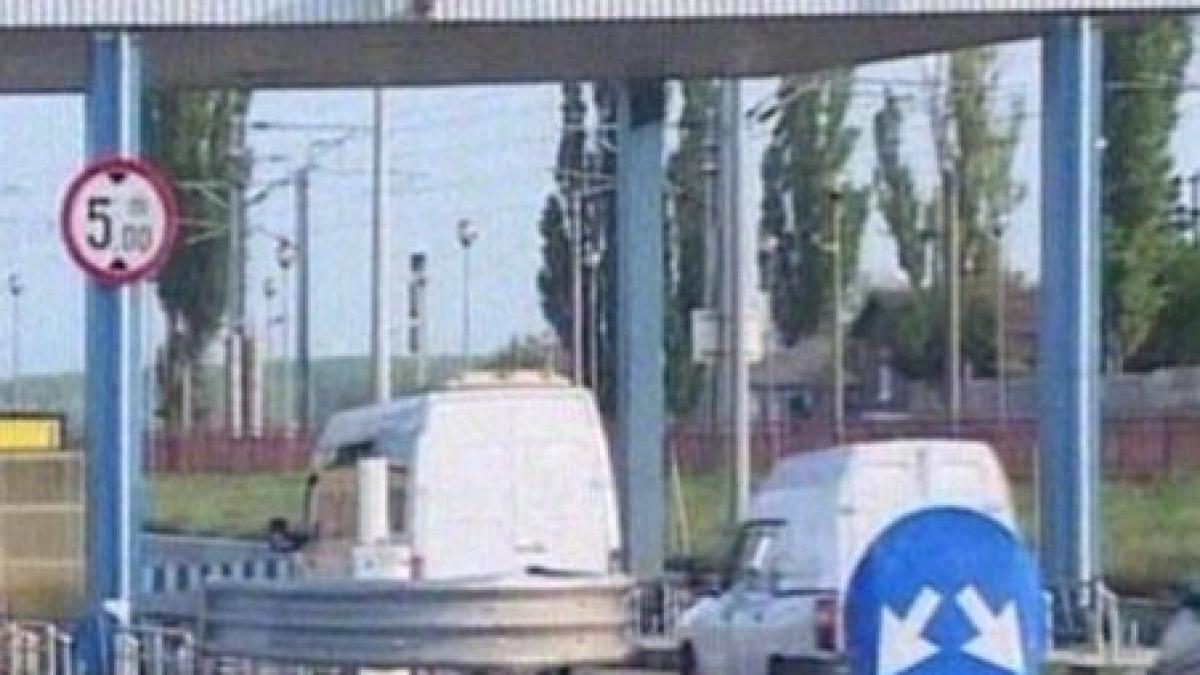 Nouă inspectori şi controlori de trafic, eliberaţi la câteva ore după ce au fost arestaţi pentru luare de mită