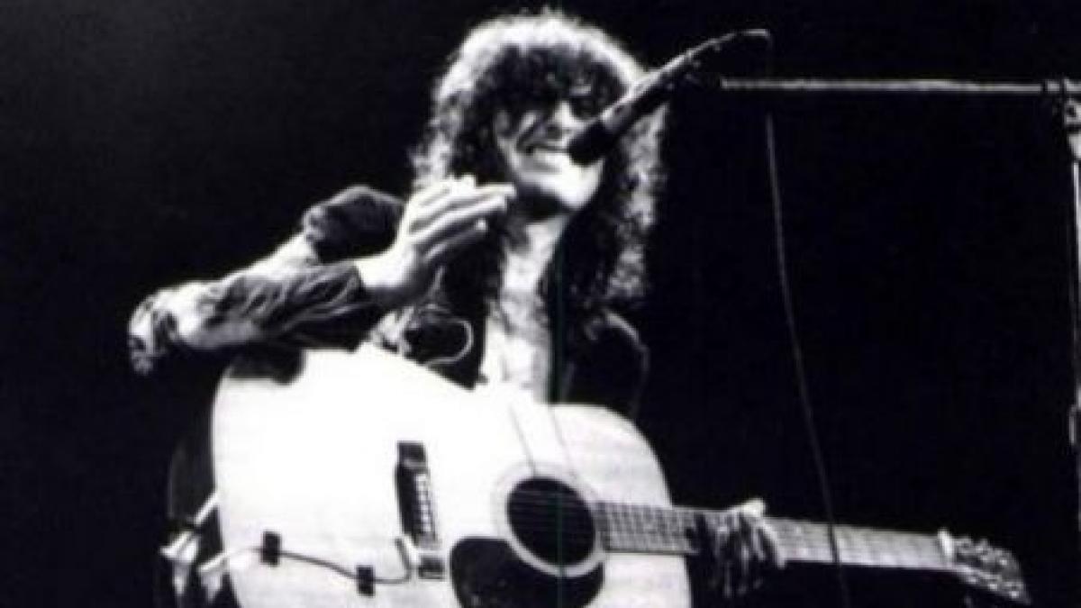 Autobiografia lui Jimmy Page costă 445 de lire. Fanii, nervoşi: Să mi-o aducă acasă şi să mi-o citească