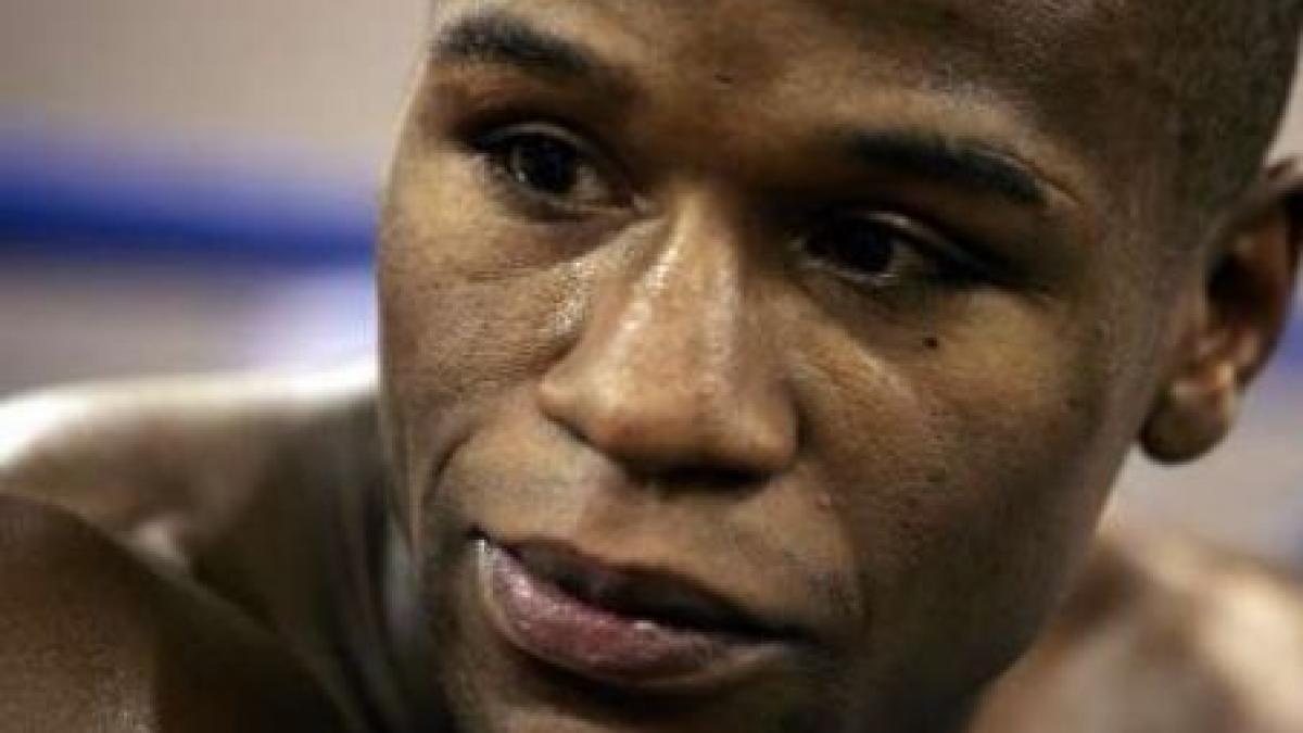 Boxerul Floyd Mayweather, dat în urmărire de poliţia din Las Vegas