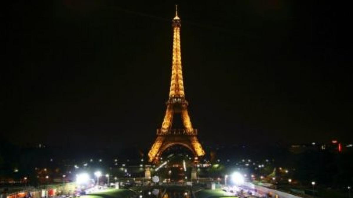 Alertă cu bombă la Turnul Eiffel: Circa 25.000 de oameni, evacuaţi