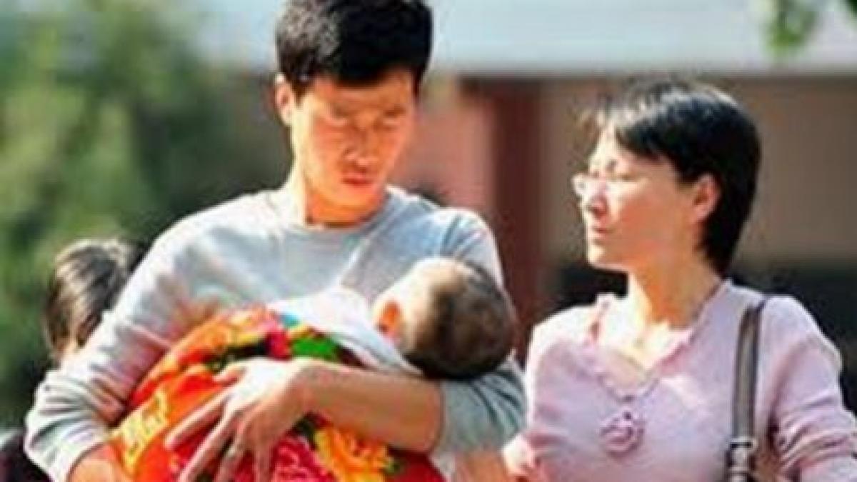 China renunţă la politica "un copil pe familie" (VIDEO)