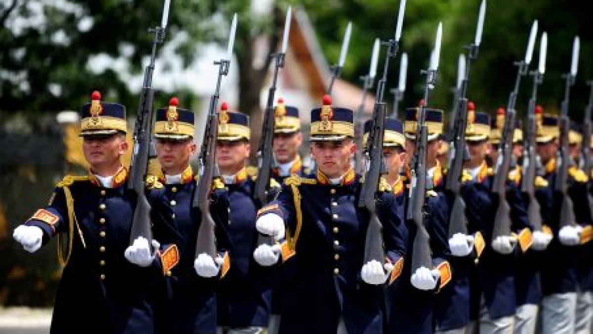 Peste 200 de militari în rezervă au protestat faţă de noua Lege a pensiilor (VIDEO)